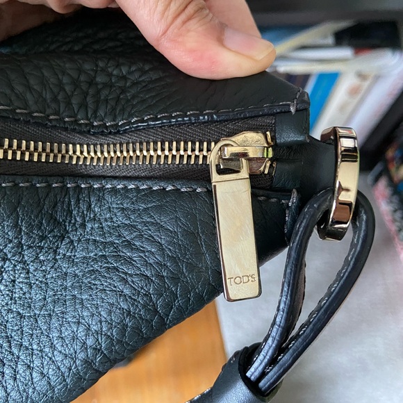 🌸SOLD🌸 Tod’s Miky Bauletto Grande (Large) in Graphite with Gold Hardware! - Picture 10 of 16